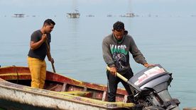 Carlos Rodríguez (derecha) dice que recibiría con agrado la inversión estadounidense y los empleos que podría generar para sus hijos.