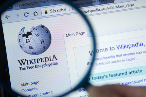 Wikipedia, la enciclopedia libre se lanzó en 2001. Wikipedia, la enciclopedia libre se lanzó en 2001.