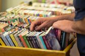 El libro suma otro frente de conflicto con el Gobierno y el sector editorial salió al cruce.