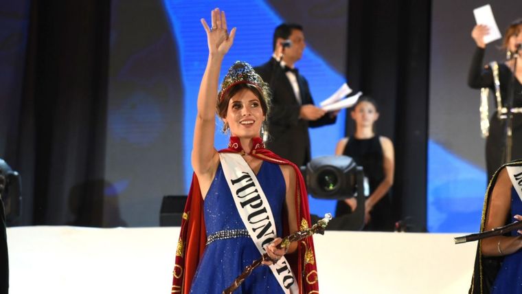 Mayra Tous, cuando fue elegida Reina Nacional.