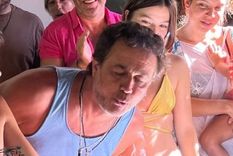 asi fue en fotos el cumpleanos 52 de gaston pauls con una super sorpresa