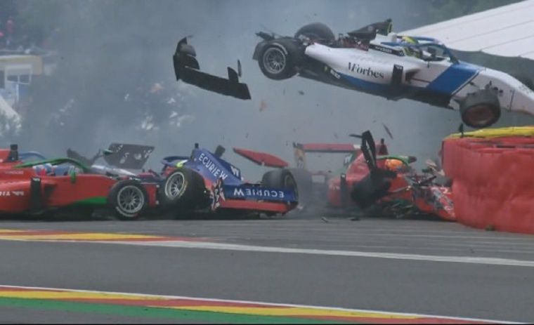 Una tremenda imagen del accidente.