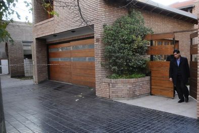 MDZol | Casa de Adolfo Moreno: dos muertes en barrios seguros de Mendoza. Foto: Alf Ponce / MDZ