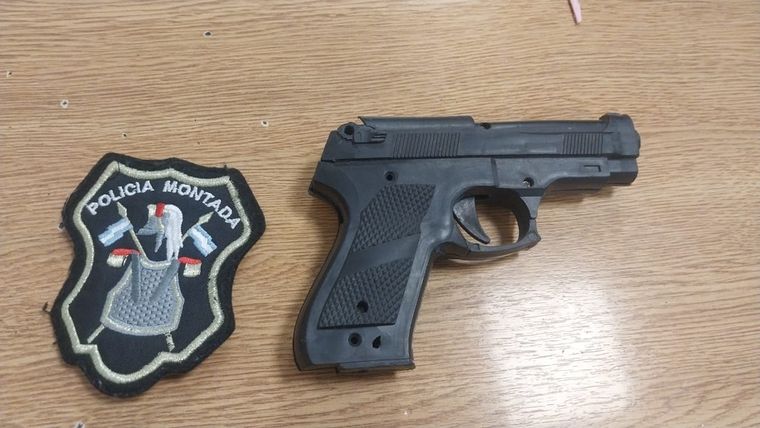 El arma secuestrada al delincuente que intentó robarle a una joven en la Ciudad de Mendoza Foto: Ministerio de Seguridad de Mendoza