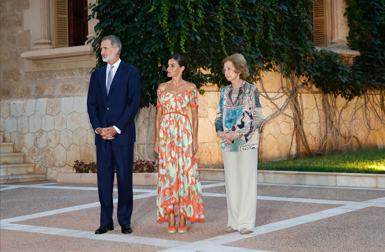 Felipe, Letizia y Sofía. Foto: Twitter @CasaReal.