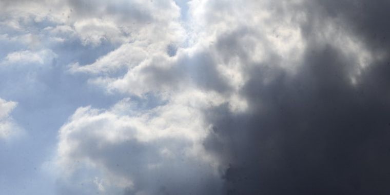 Nubes de tormenta ya cubren buena parte de la Precordillera.