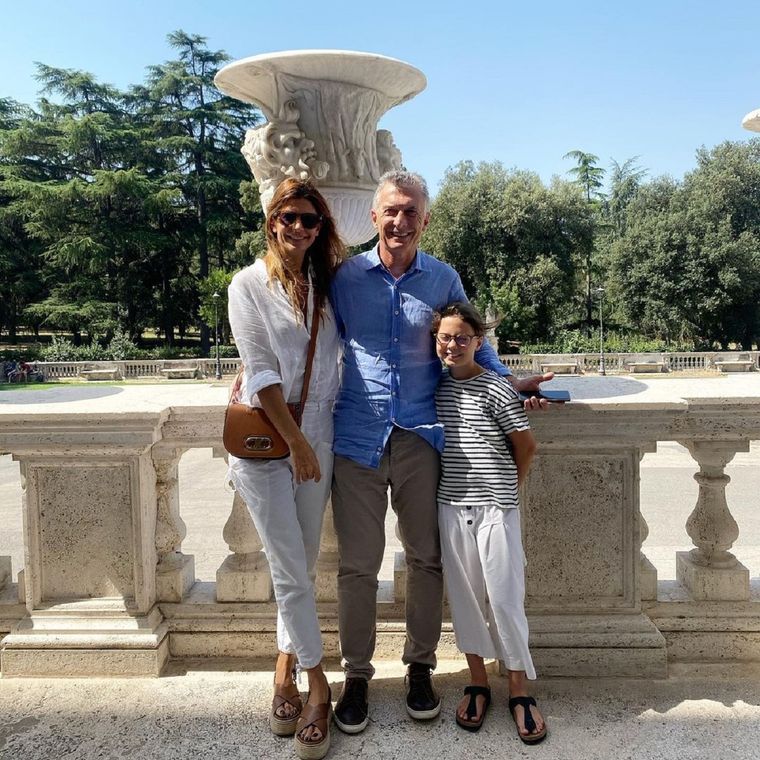 Días atrás Juliana Awada despejó los rumores de separación con Mauricio Macri publicando esta foto de la familia con dos corazones en la descripción. Foto: Instagram @juliana.awada