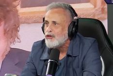 El periodista sorprendió a todos con la información. El periodista sorprendió a todos con la información.