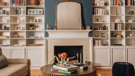 optar por algo a medida es una forma brillante de utilizar paredes más complicadas que de otro modo podrían quedar sin usar. Foto: Pablo Enriquez para Maison Vilucch