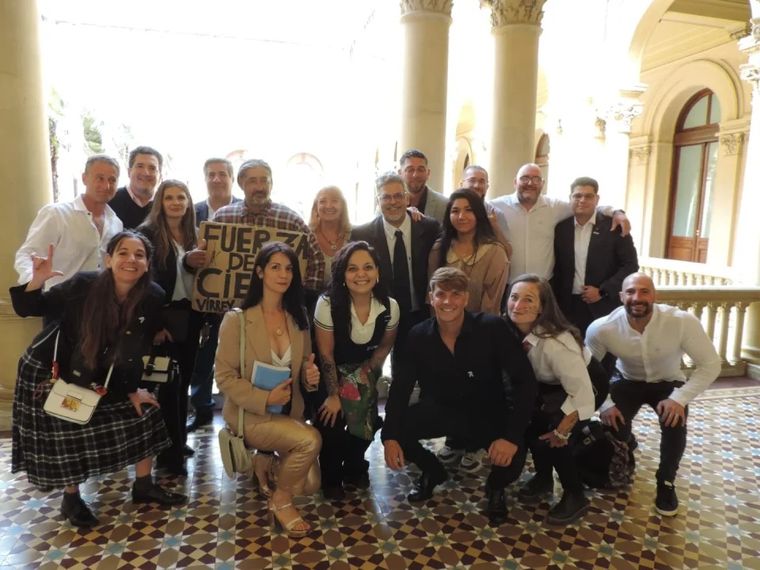 El grupo de influencers libertarios que apoyan el mensaje de Javier Milei.