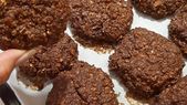 El secreto de las mejores cookies caseras: cacao, avena y una pizca de sal. El secreto de las mejores cookies caseras: cacao, avena y una pizca de sal.