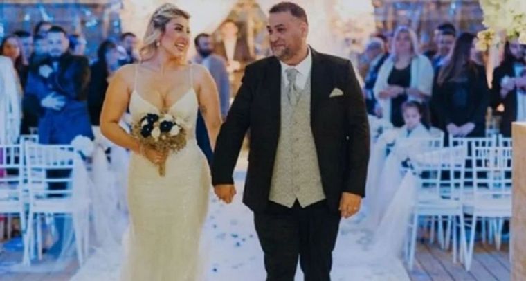 El auto será subastado el 6 de diciembre, mientras que la planta de cannabis, el 26 de noviembre. Foto: NA