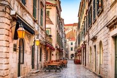 Normalmente llenas de turistas, hoy las calles de Dubrovnik están vacías.