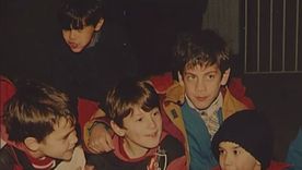 Lionel Messi de niño, celebrando su cumpleaños junto a sus amigos en Rosario. Lionel Messi de niño, celebrando su cumpleaños junto a sus amigos en Rosario.