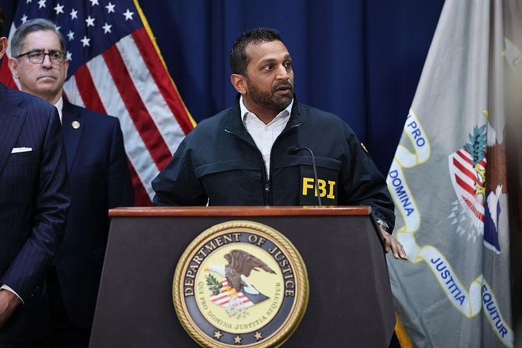 El director del FBI, Kash Patel, anunció acusaciones en dos casos distintos.
