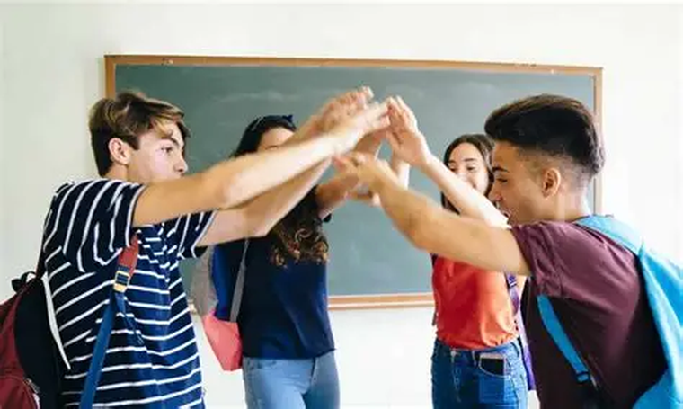 Madres y padres que arrancan marzo con una mezcla de ilusión y miedo.