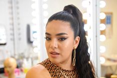 ACOMPAÑADA. ASI ESTA ANGELA DESPUES DE LO SUYO CON ESTEBAN LAMOTHE.