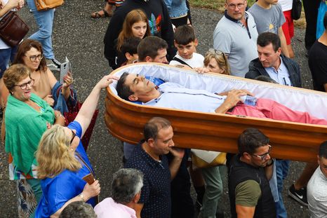 Jorge Cotiño se "ofreció" a la santa en 2023 cuando estuvo a punto de morir en el hospital. Jorge Cotiño se "ofreció" a la santa en 2023 cuando estuvo a punto de morir en el hospital.