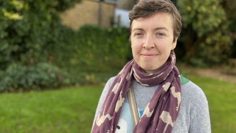 Laura entró en un hospital y le preguntó a una recepcionista si querían uno de sus riñones. Foto: STUART WOODWARD/BBC