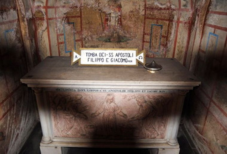 Tumba de los apostoles Felipe y Santiago en Roma. Foto: www.preguntasantoral.es