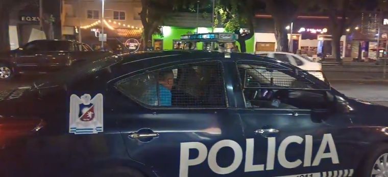 El hombre fue detenido apenas bajó de la unidad Foto: Captura de video