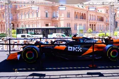 La réplica del auto con el que Lando Norris ganó la F1, de visita en Buenos Aires.