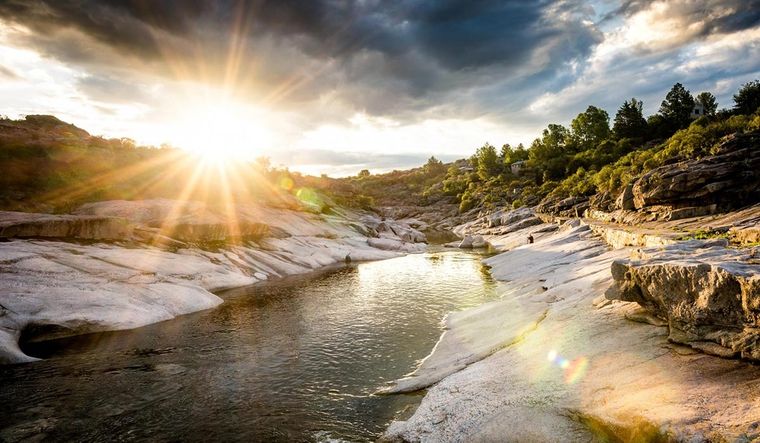 En el Río Mina Clavero hay una gran cantidad de balnearios para relajarse Foto: Turismo Córdoba En el Río Mina Clavero hay una gran cantidad de balnearios para relajarse Foto: Turismo Córdoba