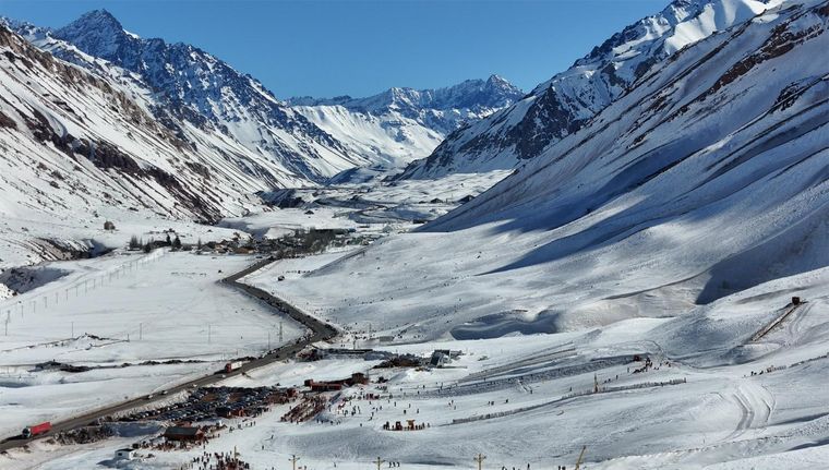 Las postales de la cordillera de Mendoza en invierno copan las redes sociales,