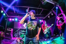 Mosca Velázquez es el cantante de Dos Minutos. Foto: Instagram 2 minutos