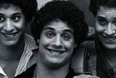 Tres desconocidos idénticos: la increíble historia de los trillizos a los que separaron al nacer para utilizarlos en un experimento científico