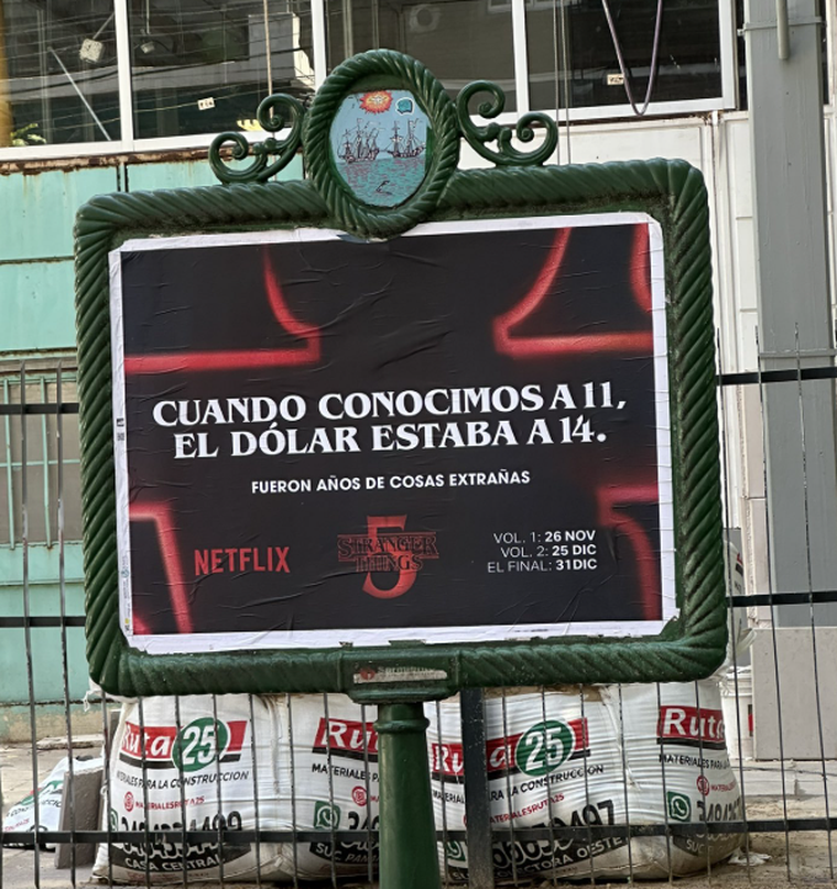 En el cartel el gigante del streaming asegura que, cuando conocimos a Once, es decir, a la protagonista de Stranger Things, el dólar estaba a 14 pesos. 