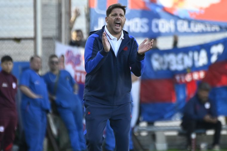 Sufre Ayude: un jugador de San Lorenzo sufrió una grave lesión y no podrá jugar los playoffs.