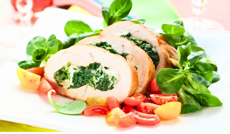 Cómo hacer pechugas de pollo rellenas con espinacas y queso feta Foto: Shutterstock