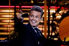 Luis Miguel recibe una grata noticia. Foto: Archivo