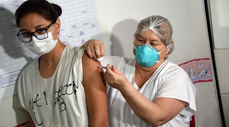 Los trabajadores tendrán inasistencia justificada el día que tengan que vacunarse contra la covid Foto: Gobierno de Mendoza