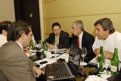 MDZol | Celso Jaque y sus adláteres. Foto: Gonzalo Bravo / MDZ