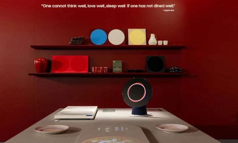 La tecnología de Project Luna permite una rotación fluida para seguir visualmente al usuario en el escritorio. La tecnología de Project Luna permite una rotación fluida para seguir visualmente al usuario en el escritorio.