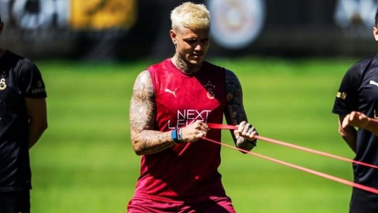 El delantero del equipo turco sigue estando en el debate mediático tras los dichos de la supuesta amante que apareció en redes.