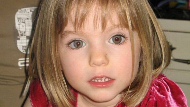 La pequeña Madeleine McCann desapareció en 2007 en un complejo turístico de Praia da Luz, Portugal.