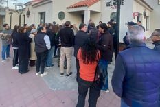 Los vecinos del barrio Bombal de Godoy Cruz se reunieron el 9 de junio con autoridades municipales y provinciales por la inseguridad. Los vecinos del barrio Bombal de Godoy Cruz se reunieron el 9 de junio con autoridades municipales y provinciales por la inseguridad.