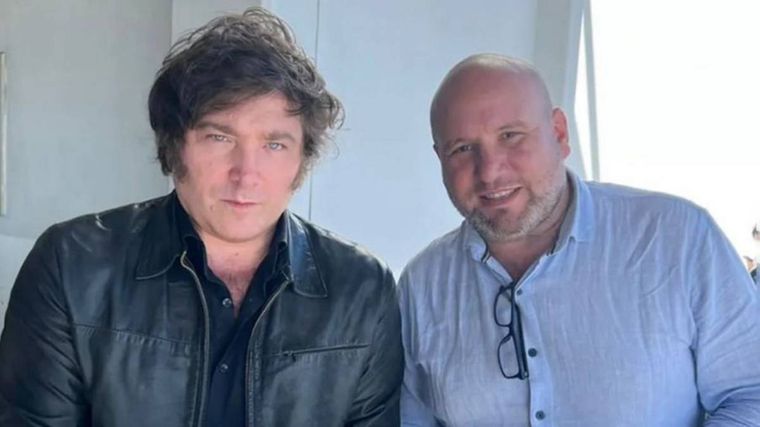 Maximiliano Patti, titular de la CNRT, con Javier Milei