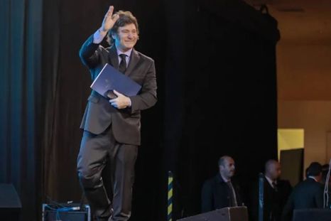 La Libertad Avanza lidera la intención de voto rumbo a las elecciones legislativas 2025, según una encuesta. La Libertad Avanza lidera la intención de voto rumbo a las elecciones legislativas 2025, según una encuesta.