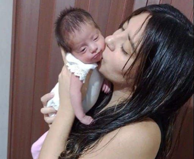 Solange Díaz y la beba.