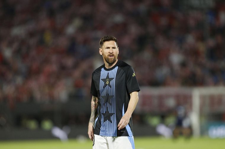 Lionel Messi, durante el calentamiento previo. Foto: EFE