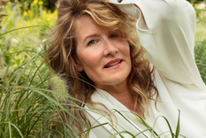 Laura Dern es una de las musas inspiradoras del gran director David Lynch y, según su colega Reese Witherspoon, tiene una capacidad de improvisación asombrosa. Foto: Glamour -  https://media.glamour.com/photos/