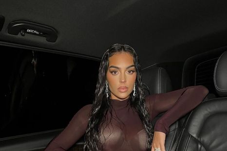 No te pierdas el look rosa de Georgina. No te pierdas el look rosa de Georgina.