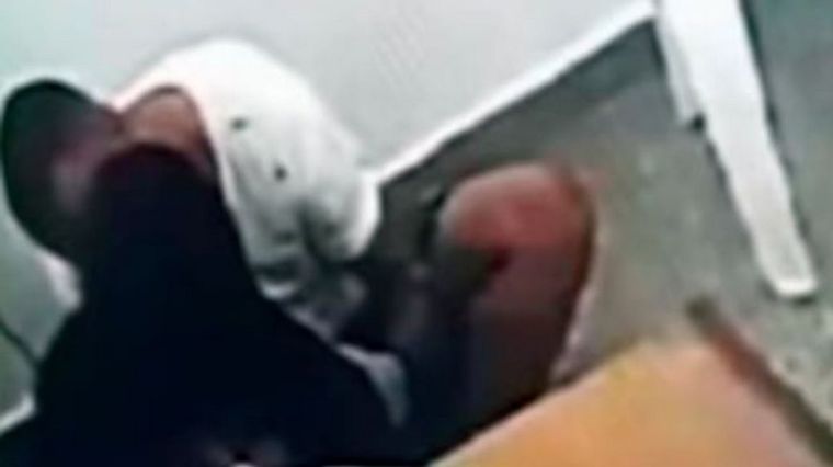 El Tribunal Superior de Chubut anuló la sentencia que había apartado a una jueza del cargo por los videos que la mostraban besando a un preso.