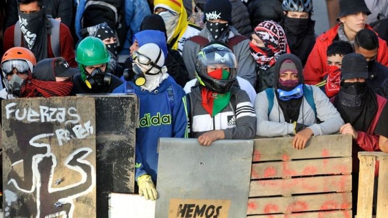 Centenares de miles de personas, sobre todo jóvenes, han participado en las marchas por todo el país. Foto: GETTY IMAGES