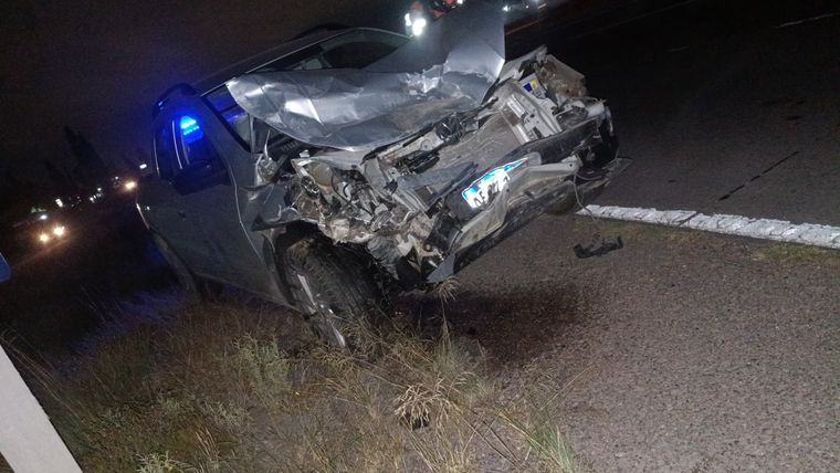 Dos vehículos involucrados en el impactante accidente.