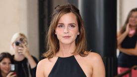 Las claves de Emma Watson y Scarlett Johansson para brillar en un clásico vestido negro Foto: Instagram